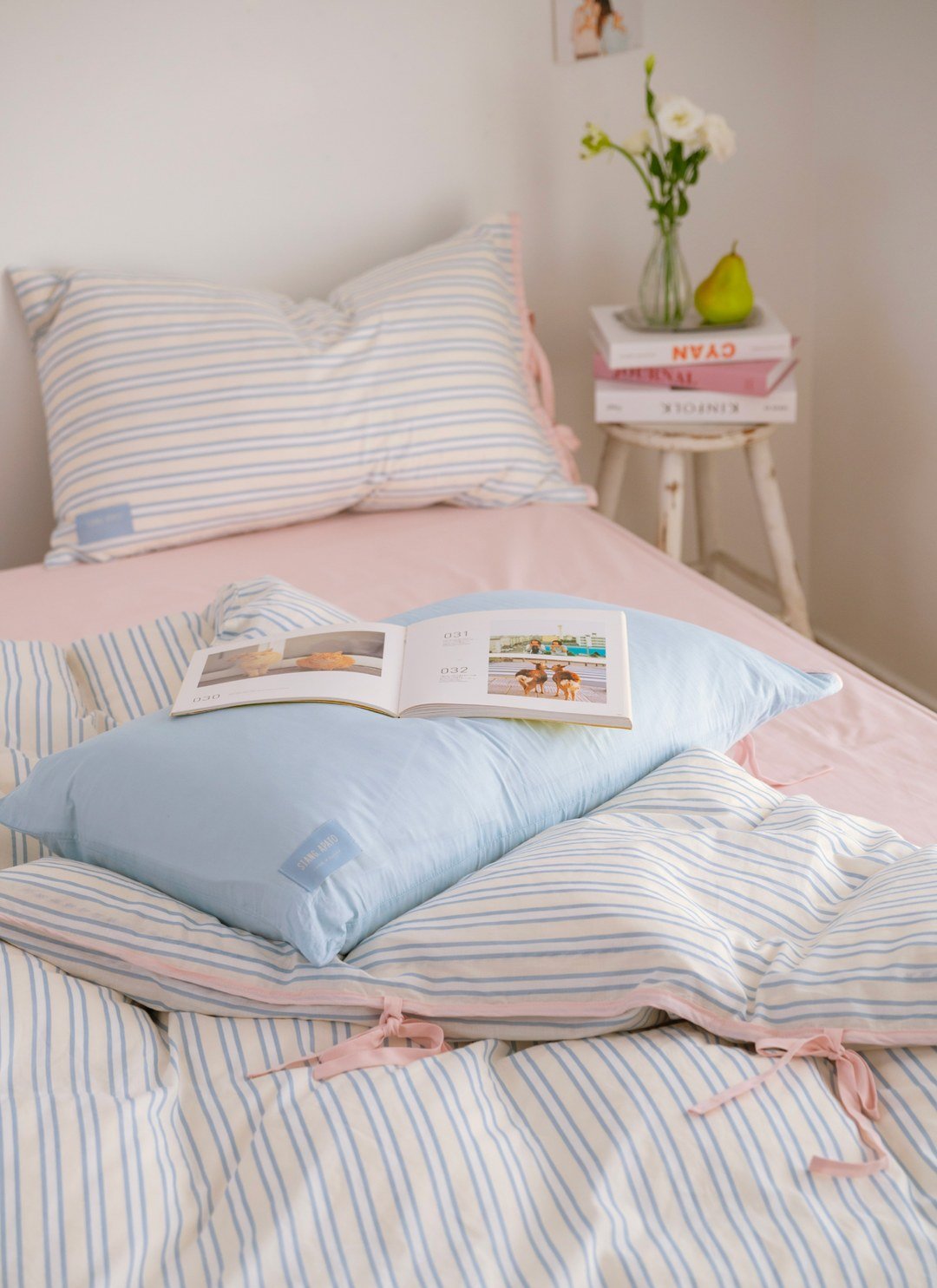 莓果 x 海鹽 - 華爾紗 ( 純棉 ) 四件組 ( 莓果床包 + 海鹽條紋被套 + 一素色一條紋枕套 )