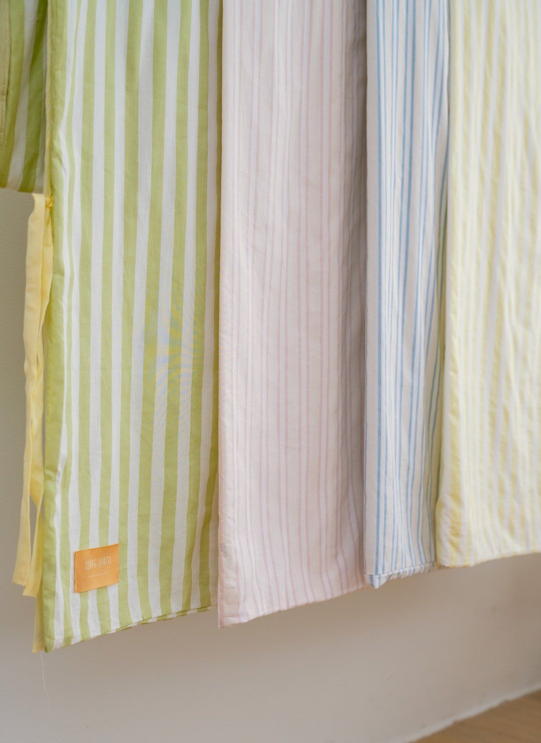 莓果 x 海鹽 - 華爾紗 ( 純棉 ) 四件組 ( 莓果床包 + 海鹽條紋被套 + 一素色一條紋枕套 )