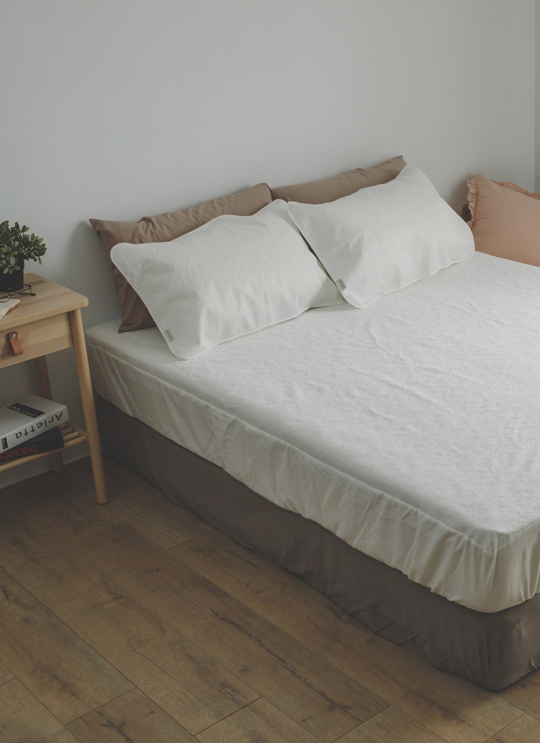 薄膜式防水保潔墊