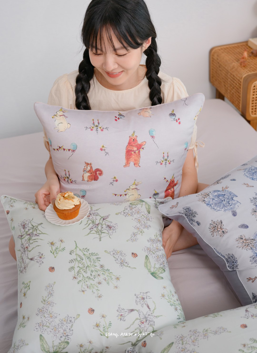 天絲抱枕 / Sybil-Ho 聯名款
