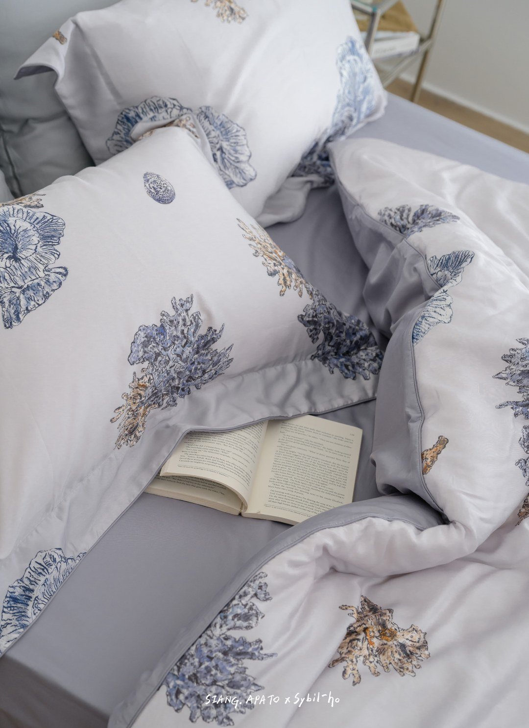 夏日蔚藍 - 天絲棉四件組 ( 床包 + 被套 + 枕套 ) / Sybil-Ho 聯名款