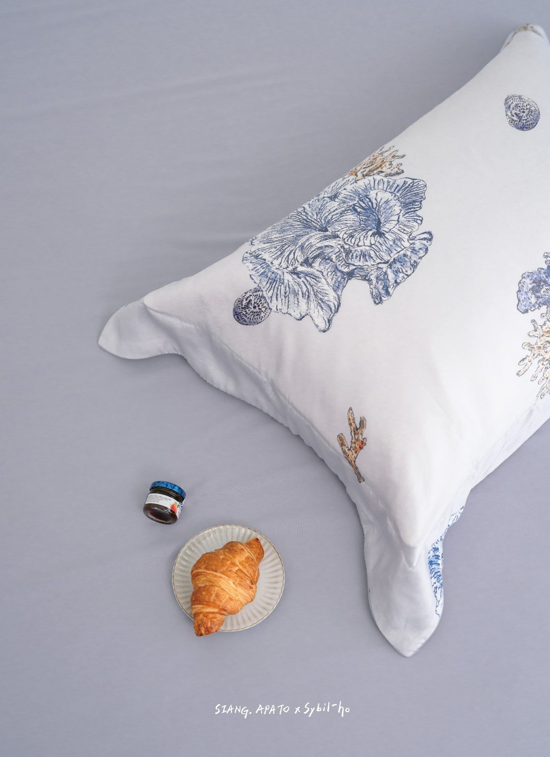 夏日蔚藍 - 天絲棉床包組 ( 床包 + 枕套 ) / Sybil-Ho 聯名款