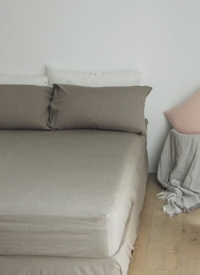 淺灰 - 水洗棉床包組 ( 床包 + 素色枕套 )