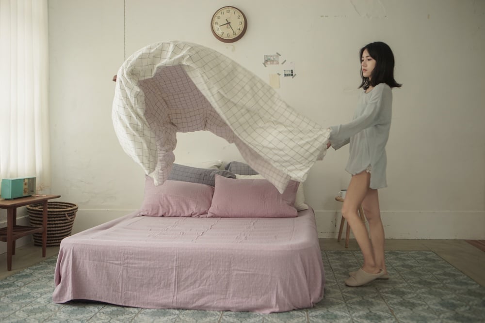 睡覺前把棉被攤一攤 睡覺前把棉被攤一攤