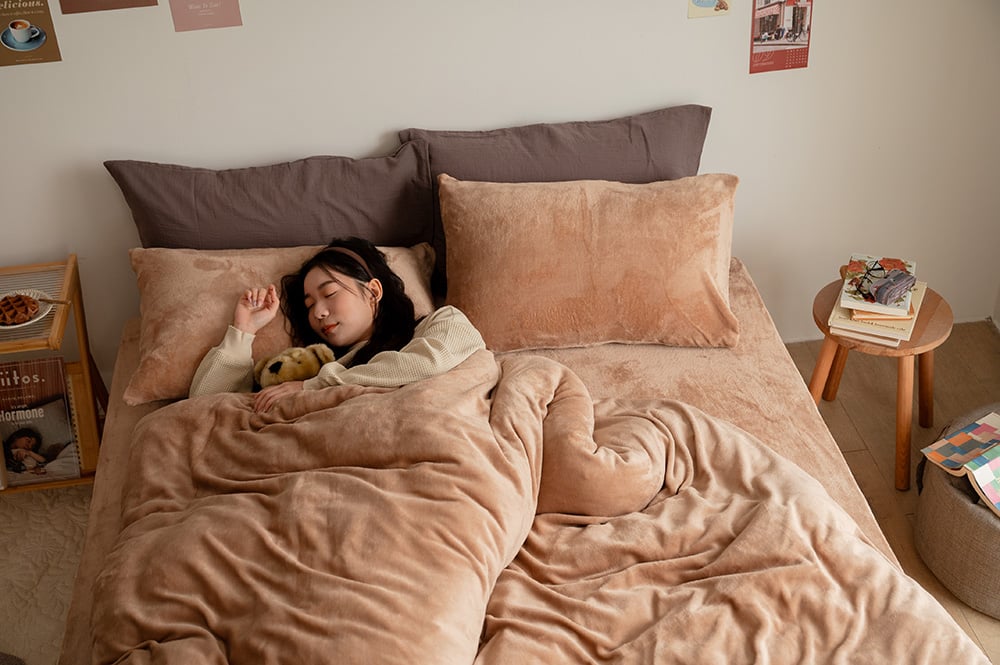 法蘭絨床包保暖度極高 法蘭絨床包保暖度極高