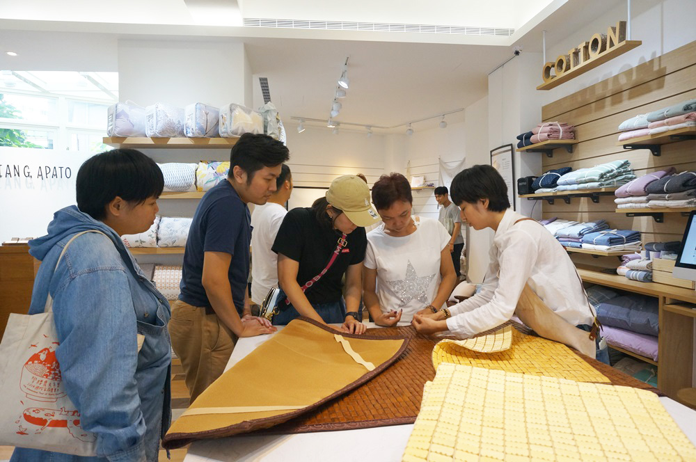 大家一起親自感受材質