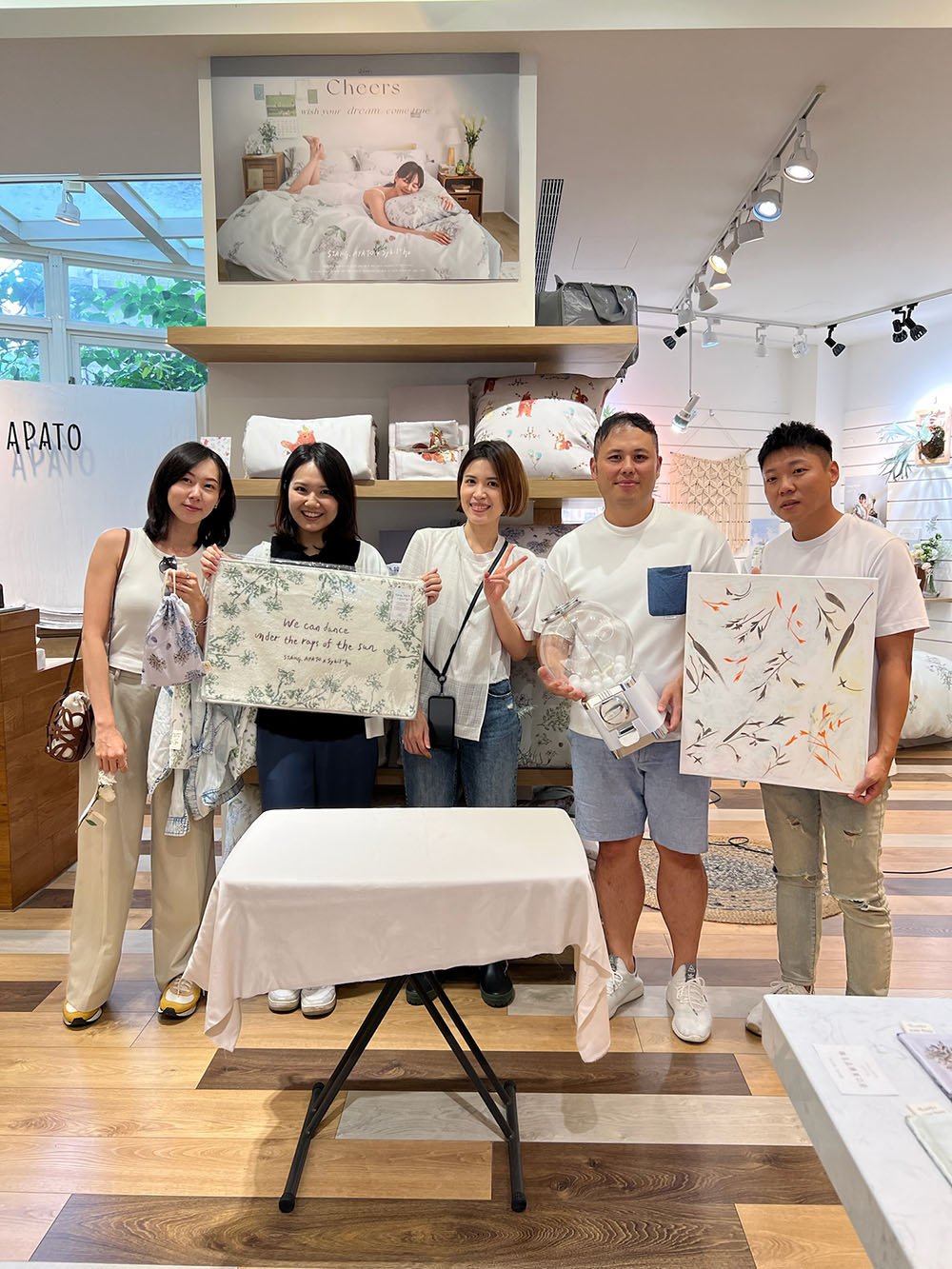 得獎者與Sybil、翔仔合照 得獎者與Sybil、翔仔合照