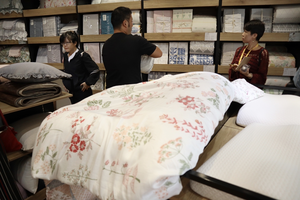 創辦人翔仔與客人互動